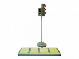 Электрифицированная модель транспортного и пешеходного светофоров на стойке и основании с "Виртуальным учителем" и с панелью образцами тактильной тротуарной плитки для слепых и слабовидящих пешеходов - fgospostavki.ru - Иркутск