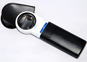 Лупа карманная с подсветкой (5х) - fgospostavki.ru - Иркутск